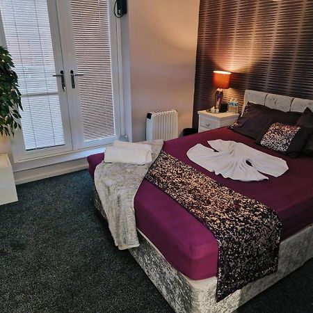 The Ivy Garden Suite (Adults Only) Handsworth Екстериор снимка