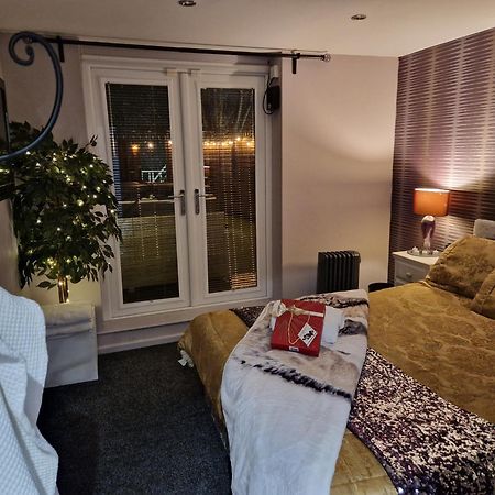 The Ivy Garden Suite (Adults Only) Handsworth Стая снимка