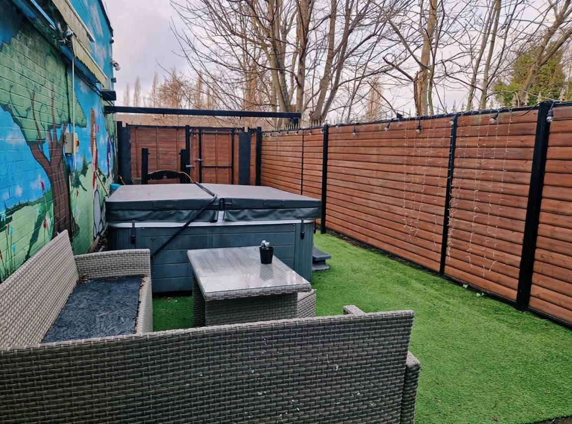 The Ivy Garden Suite (Adults Only) Handsworth Екстериор снимка