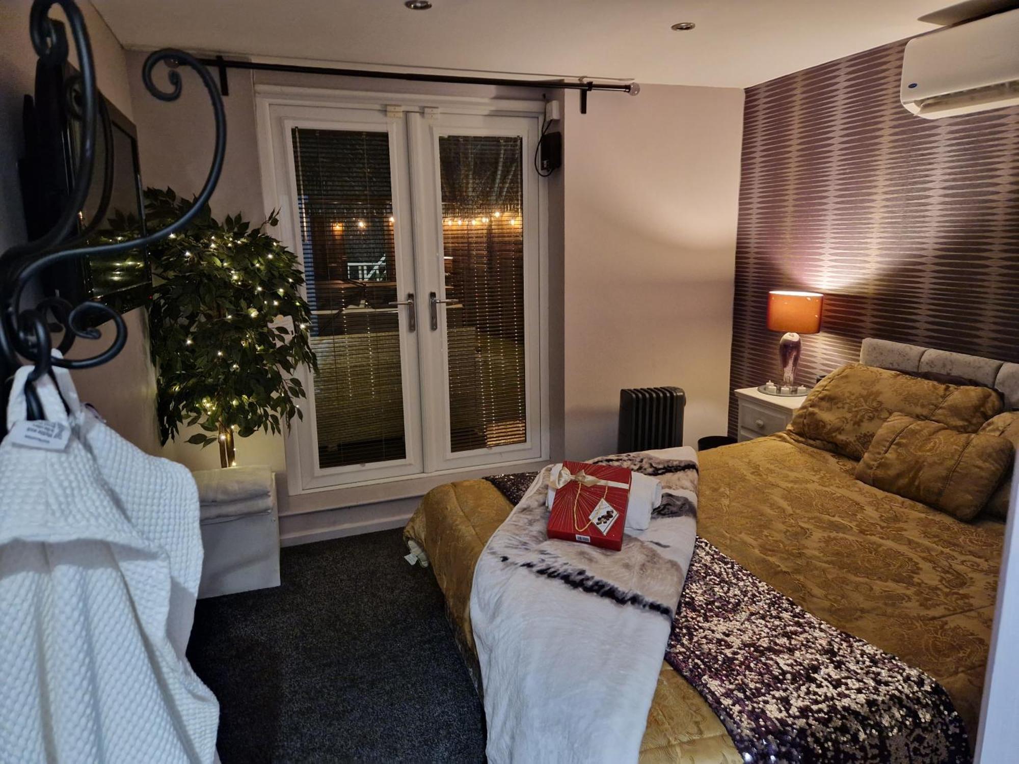 The Ivy Garden Suite (Adults Only) Handsworth Стая снимка
